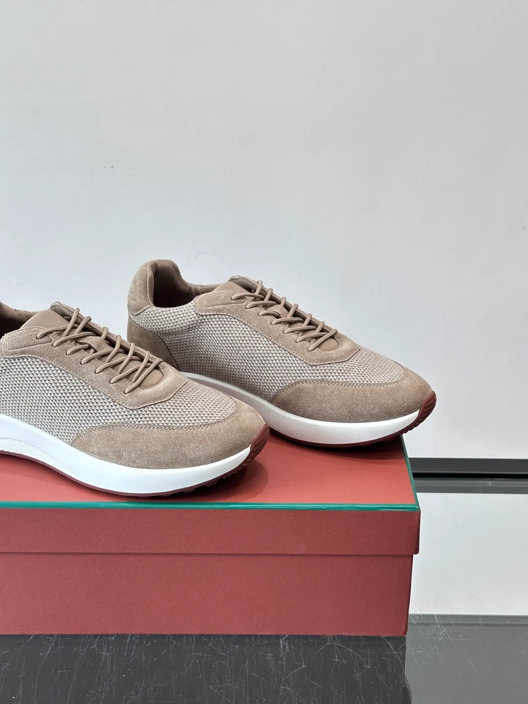 Men's men's shoes 💰p580 "Loro men's shoes 💰pian＊" Week End Walk series sports shoes, using exclusive raw materials, mesh upper + suede stitching, breathable and comfortable, rubber soles with strong grip, suitable for commuting and casual outings. Low-key high-end gray tone, versatile suit or casual wear, size: 39-44 (customized at 38.45.46)